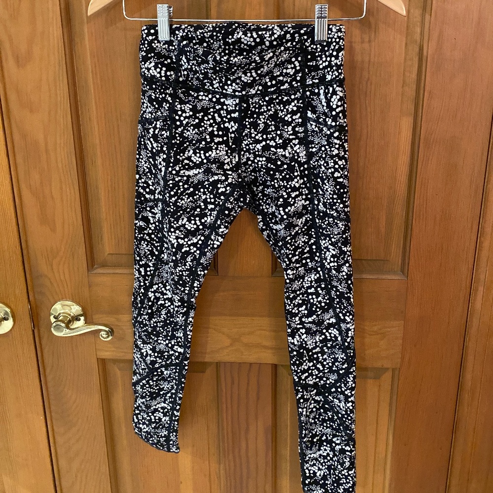Cropped Lululemon Leggings with Pockets